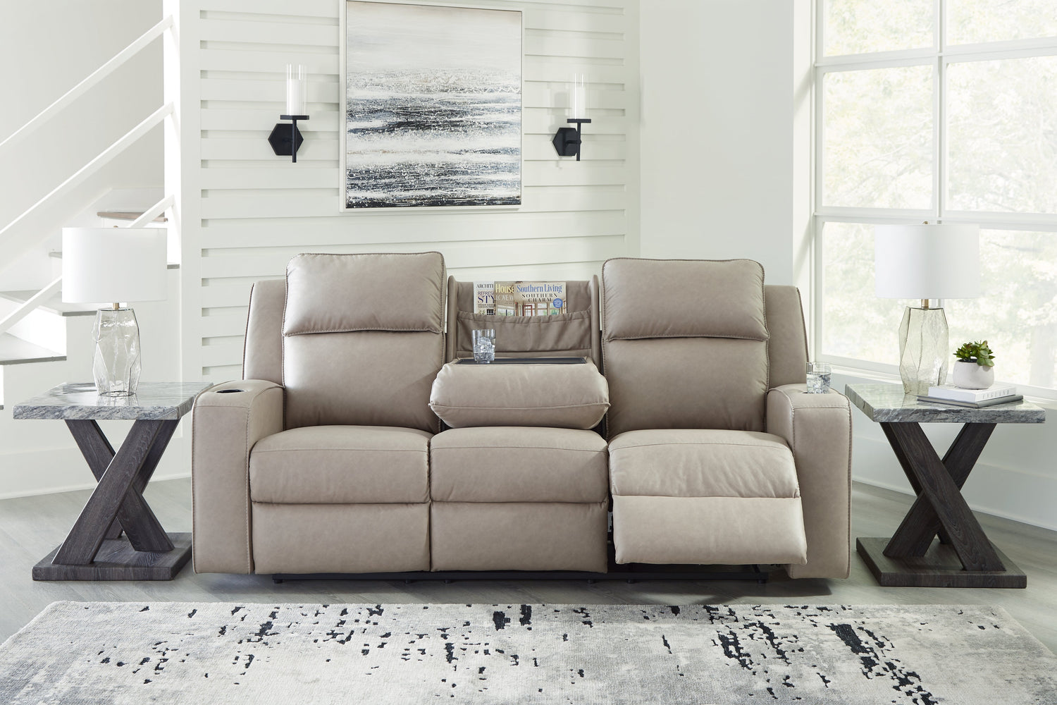 Sofá reclinable Lavenhorne Pebble con mesa abatible - Bien Home Furniture  & Electronics