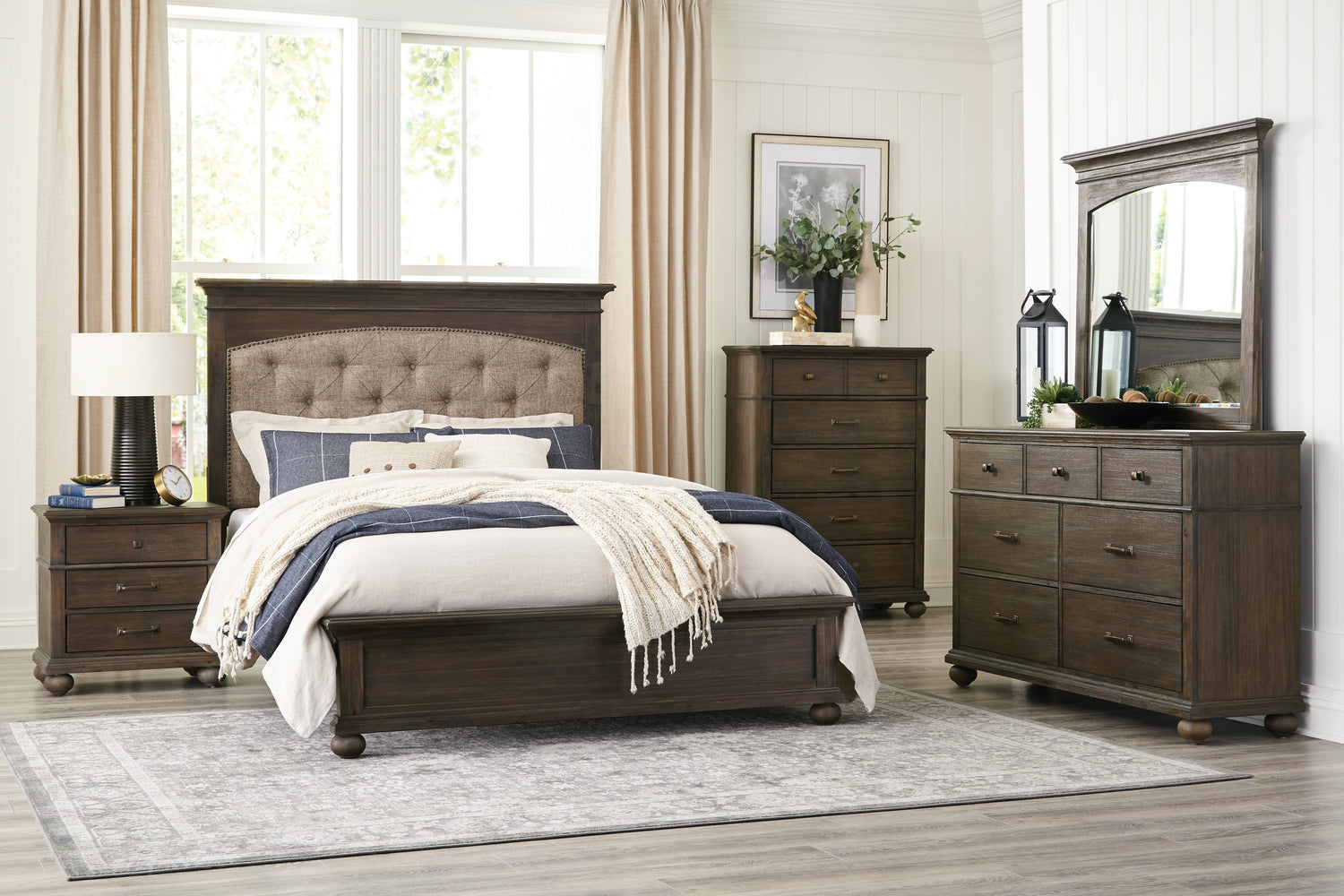Motsinger Brown Queen Upholstered Panel Bed - SET | 1400-1 | 1400-2 | 1400-3 - Bien Home Furniture &amp; Electronics
