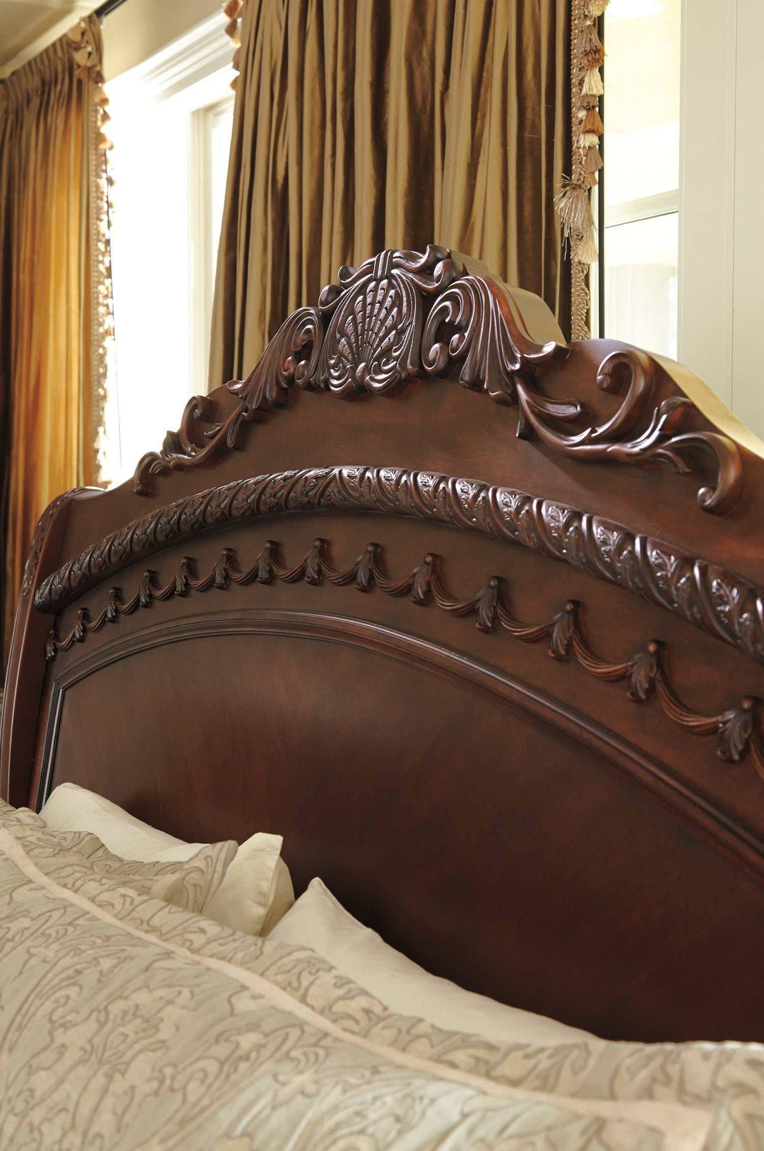 North Shore Dark Brown Sleigh Bedroom Set - SET | B553-76 | B553-78 | B553-79 | B553-193 | B553-46 - Bien Home Furniture &amp; Electronics