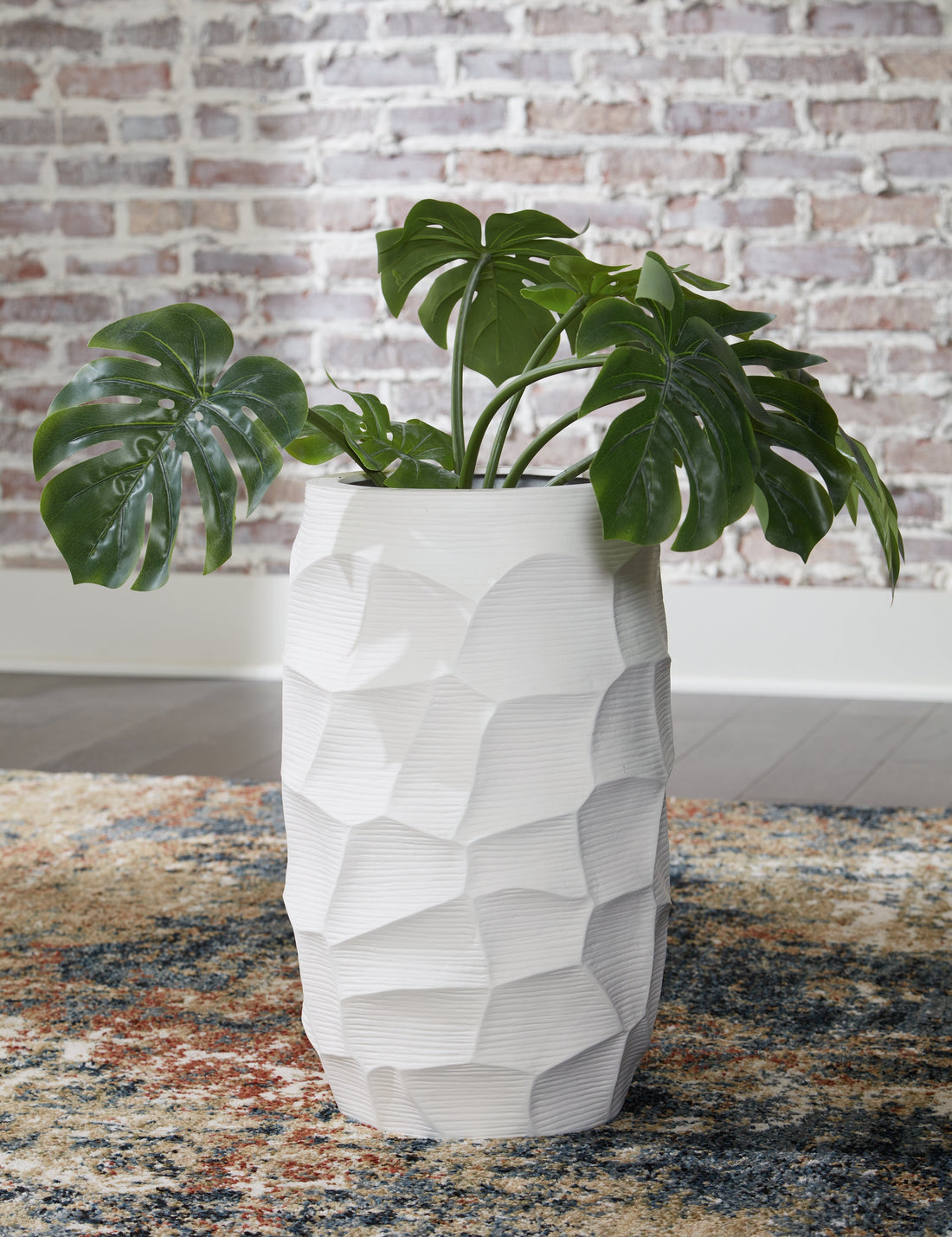 Patenleigh White Vase - A2000613 - Bien Home Furniture &amp; Electronics