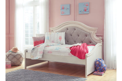 Realyn Chipped White Twin Day Bed - B743-80 - Bien Home Furniture &amp; Electronics