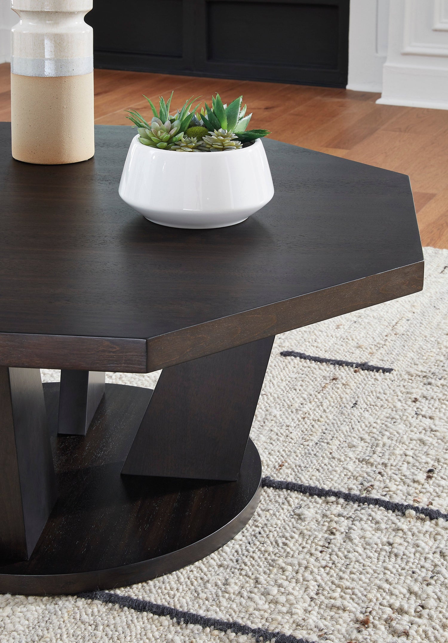 T458-8 Cocktail Table - T458-8 Cocktail Table - Bien Home Furniture &amp; Electronics