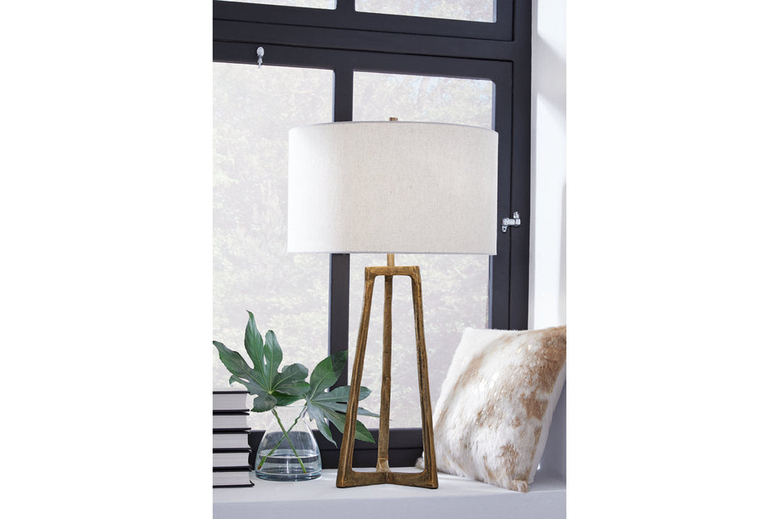 Wynlett Antique Brass Finish Table Lamp - L208354 - Bien Home Furniture &amp; Electronics